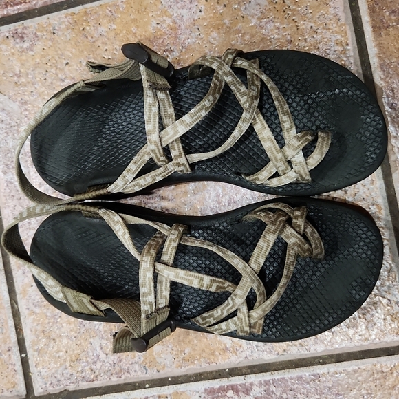 Chaco Shoes - Chaco toe strap women's size 8 great condition